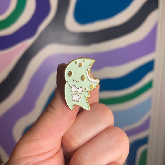 Set Of Two Enamel Pins - Picture 2 of 4